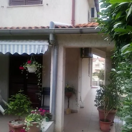 Edi 1 アパート *