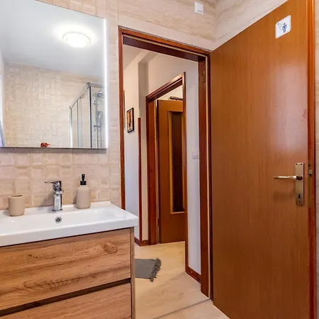 Edi 1 Apartment *